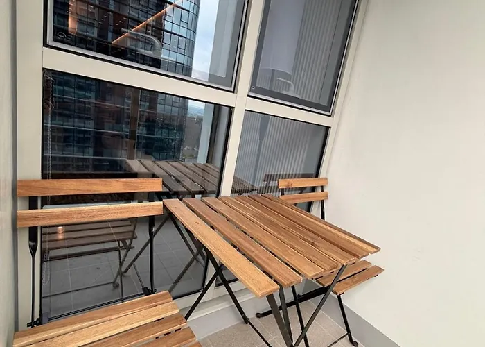 The Cornerstone: Charming 3br W/ Washer Uptown Bgc Apartamento